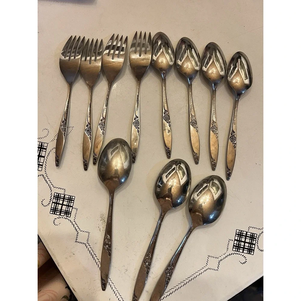 Oneidacraft Deluxe Stainless Lasting Rose Flatware Set 11 Pieces Spoons Forks